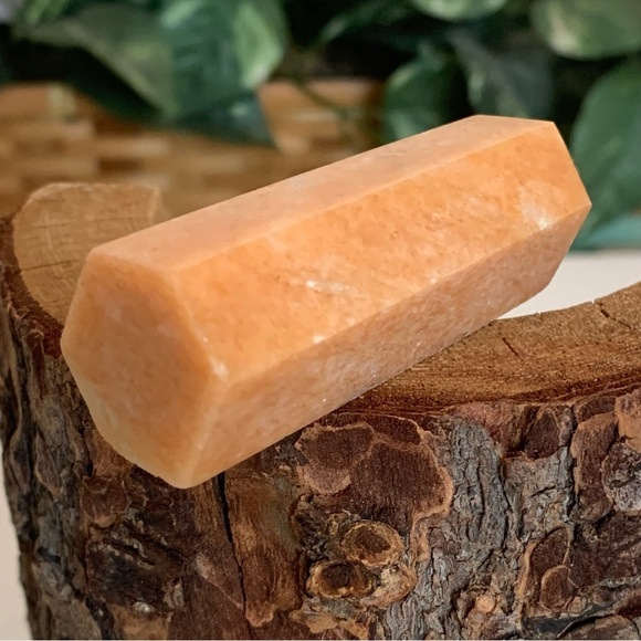 Peach Aventurine Crystal Carved Tower Point Wand Orange Chakra Stone Rock 3" 72g - Picture 8 of 9